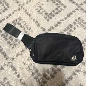 Brand new Lulu Lemon everyday belt bag!